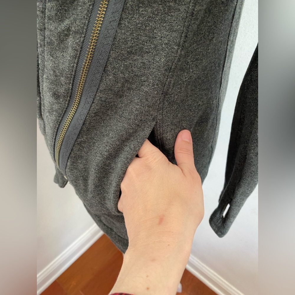 Lululemon Method Wrap Jacket Gray Stretch Soft Fi… - image 4